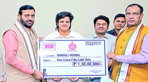 शैफाली बनी हरियाणा महिला आयोग की ब्रांड अंबैसेडर, CM नायब सैनी ने सौंपा 1.5 करोड़ का चैक
