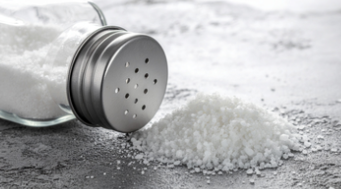 नमक सिर्फ दुश्मन नहीं—क्या आप पर भी कम सोडियम का असर हो सकता है