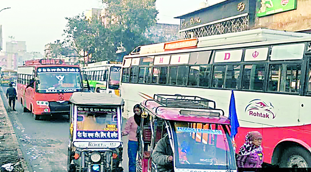 हड़ताल : अमृतसर बस स्टैंड से नहीं चली एक भी सरकारी बस