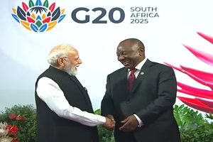 जी20 सम्मेलन के आयोजन में पहुंचे पीएम मोदी, राष्ट्रपति रामफोसा ने गर्मजोशी से किया स्वागत