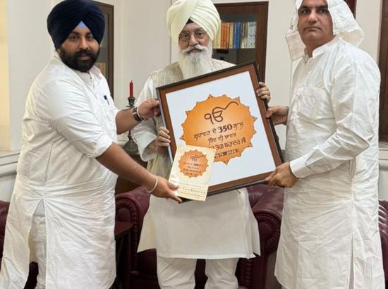 हरजोत बैंस, दीपक बाली ने श्री गुरु तेग बहादुर जी की 350वीं शहीदी वर्षगांठ के लिए बाबा गुरिंदर ढिल्लों को निमंत्रण दिया