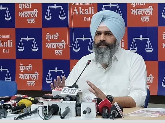 अकाली दल ने आप पर लगाया गैंगस्टरों को बचाने का आरोप; कहा- पंजाब में कानून-व्यवस्था चरमरा रही है