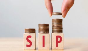 महीने की शुरुआत या अंत, कब करें SIP में निवेश, रिटर्न पर पड़ता है तारीख का असर?