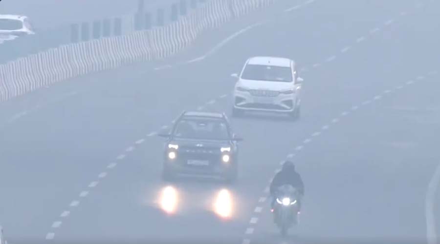 Delhi Air Pollution: दिल्ली-NCR में सांस लेना हुआ मुश्किल! कई इलाके बने ‘गैस चैंबर’