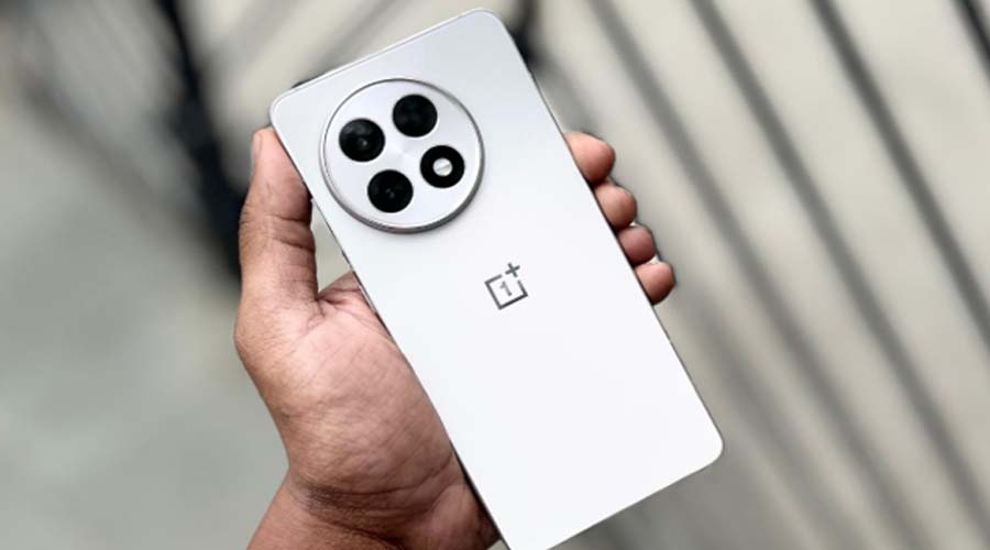 OnePlus 15 के लॉन्च के बाद OnePlus 13R की कीमत में आई बड़ी कटौती, अब हुआ और भी किफायती