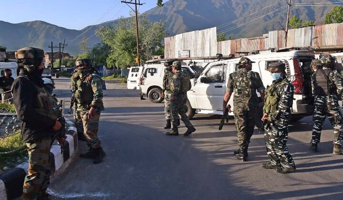जम्मू में हाई अलर्ट: चप्पे-चप्पे पर सुरक्षा बल तैनात, चेकिंग अभियान जारी