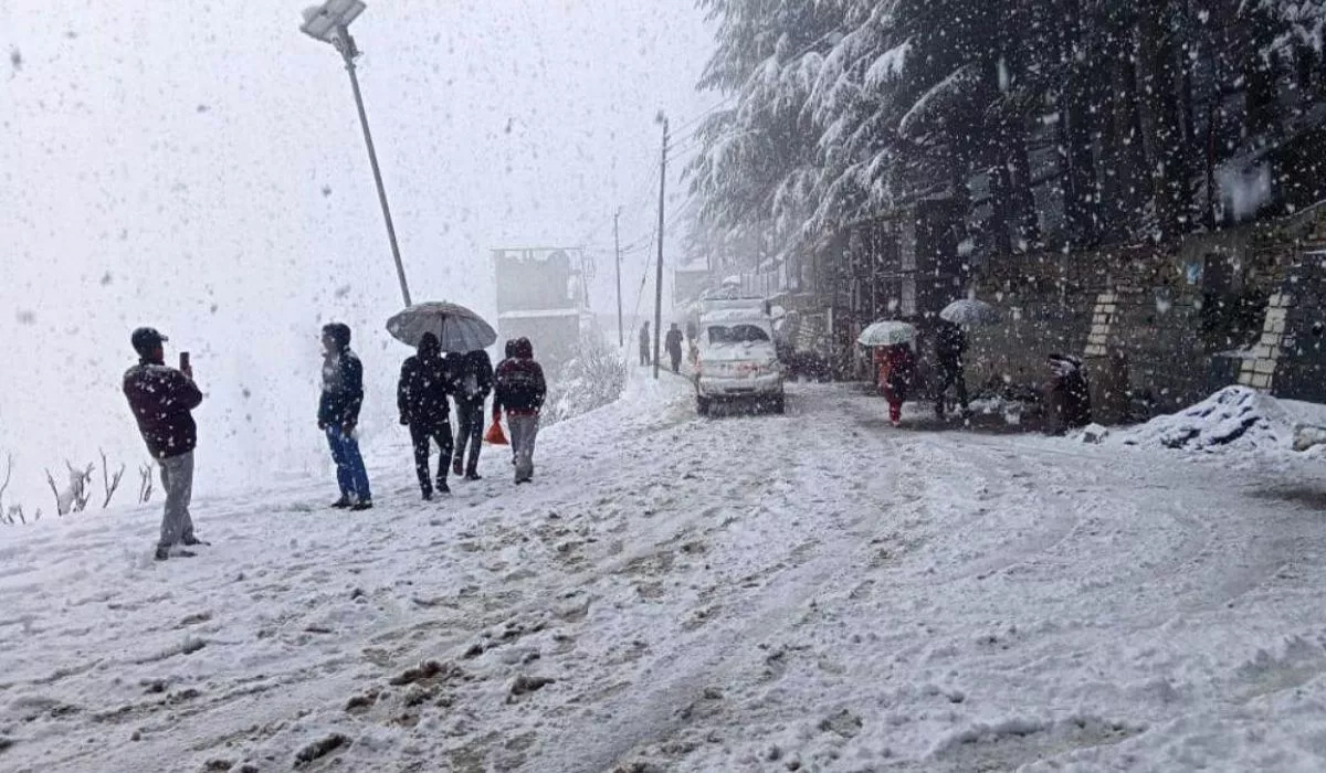 हिमाचल में सर्दी ने दी दस्तक: कई इलाकों में बढ़ी ठिठुरन, जानें मौसम विभाग का अपडेट