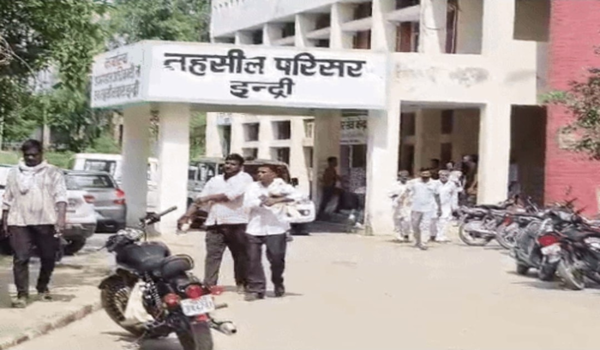 इंद्री तहसील में वकीलों का हंगामा, नायब तहसीलदार पर अभद्रता का आरोप