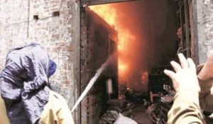 पानीपत कपड़ा फैक्ट्री में अचानक आग, कुछ ही मिनटों में हालात बिगड़े