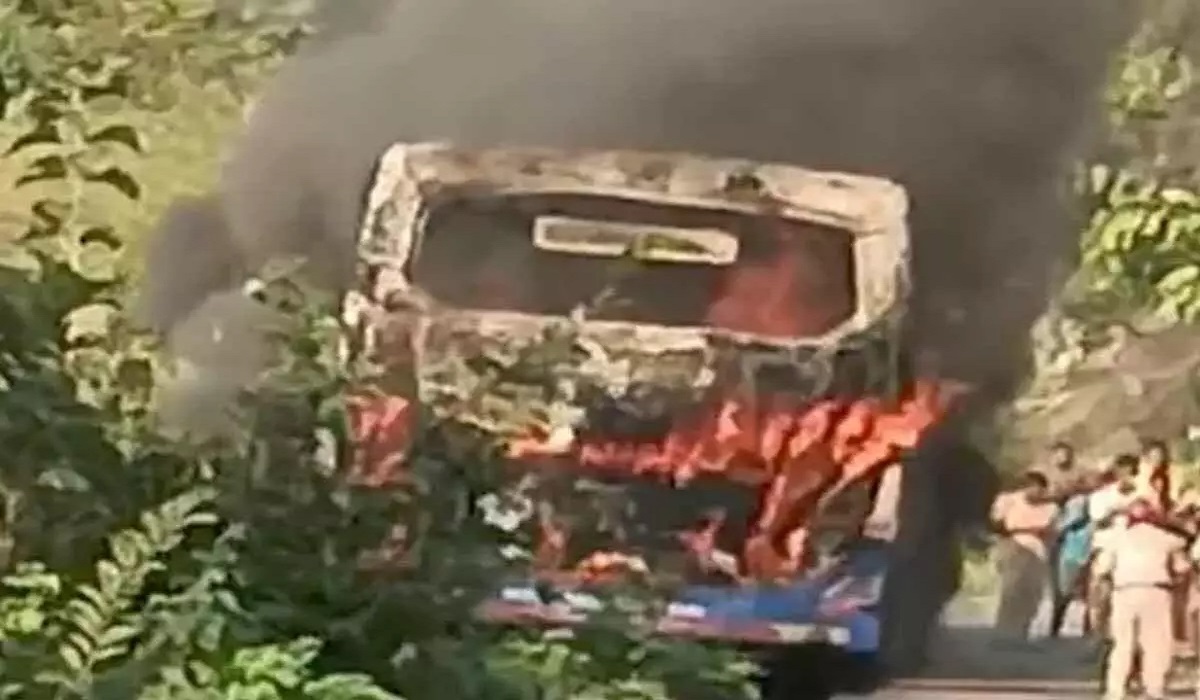 आंध्र प्रदेश: एक और बस में लगी आग, ड्राइवर की समझदारी से बची लोगों की जान