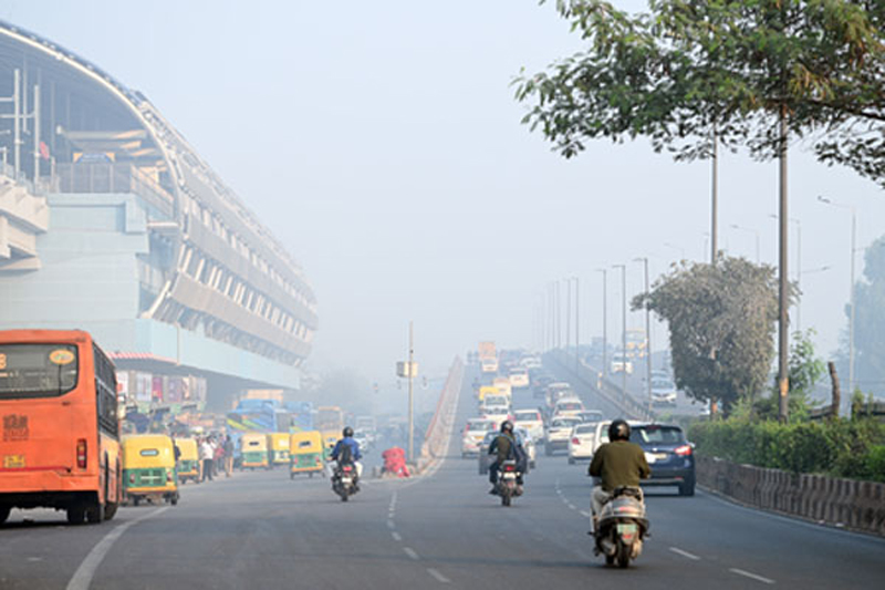 DELHI-NCR में सांस लेना मुश्किल, ज्यादातर इलाकों में AQI 300 से 400 के बीच दर्ज