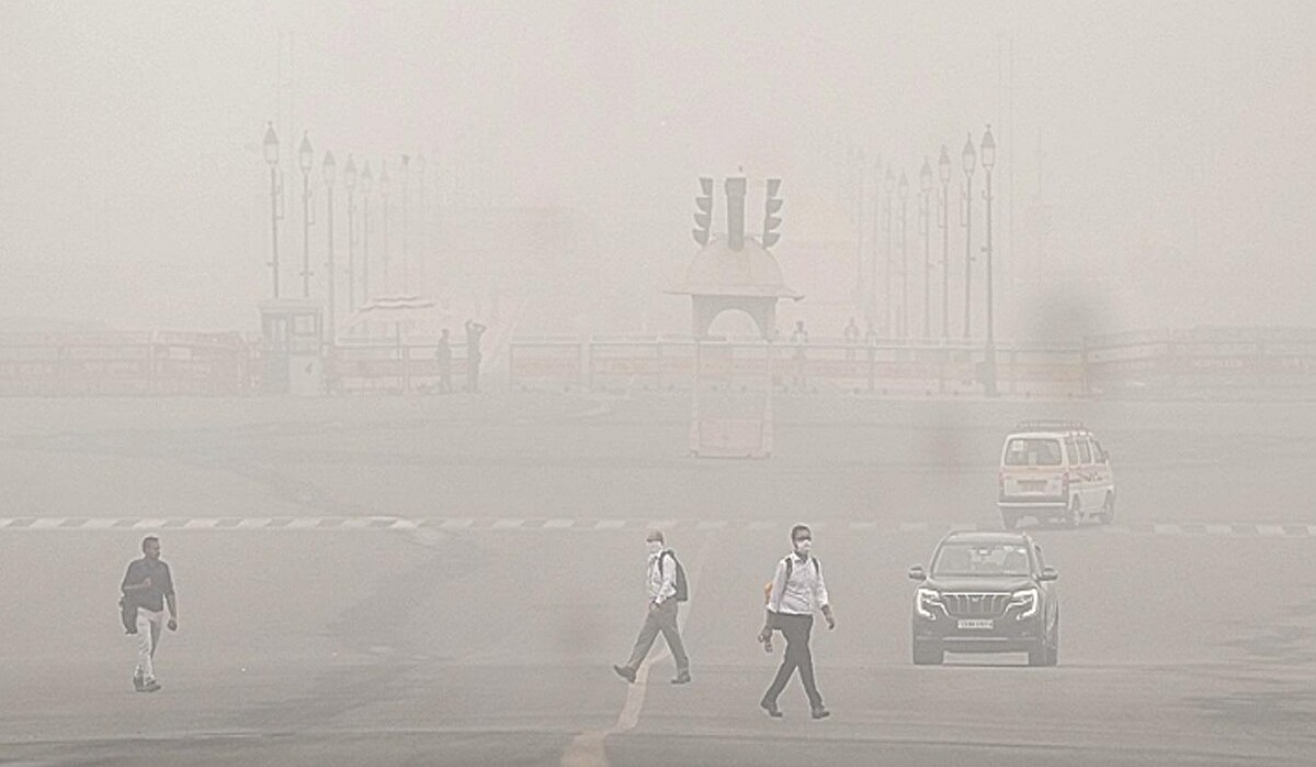 दिल्ली-एनसीआर में वायु प्रदूषण से सांस लेना मुश्किल, कई इलाकों में AQI 400 के पार
