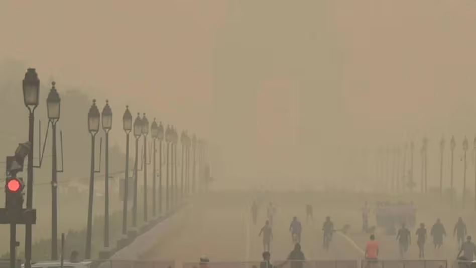 Pollution: राजधानी में बढ़ा प्रदूषण: हवा हुई जहरीली, सेहत का रखें खास ख्याल