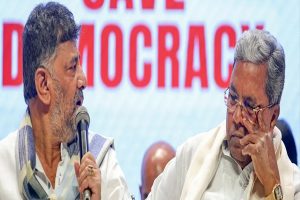 सिद्धारमैया और डीके शिवकुमार में चल रही खींचतान, NDA नेताओं ने कसा तंज