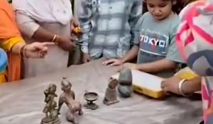 चमत्कार: खुदाई में मिला श्रीराम लिखा हुआ तैरने वाला पत्थर, देखने के लिए उमड़ी लोगों की भीड़