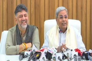 ‘लीडरशिप पर हाई कमांड के निर्देशों का पालन करेंगे’, सिद्धारमैया-डीके शिवकुमार ने दिया एकता का संदेश