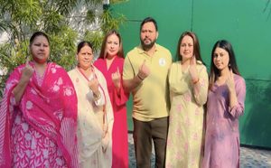 वोट डालने के बाद लालू परिवार ने किया आग्रह, बिहार में बदलाव के लिए जनता करे वोट