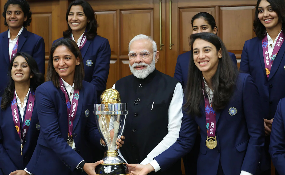 PM Modi से मिलीं चैंपियन बेटियां, जानें PM ने वर्ल्ड चैंपियन बेटियों से क्या-क्या बातें की, देखें वीडियो