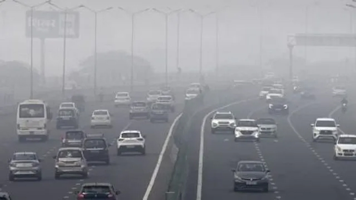 Delhi Pollution: ‘जहरीली हवा’ से रेड जोन में पहुंची देश की राजधानी, एक्सपर्ट्स ने लोगों को दी ये सलाह