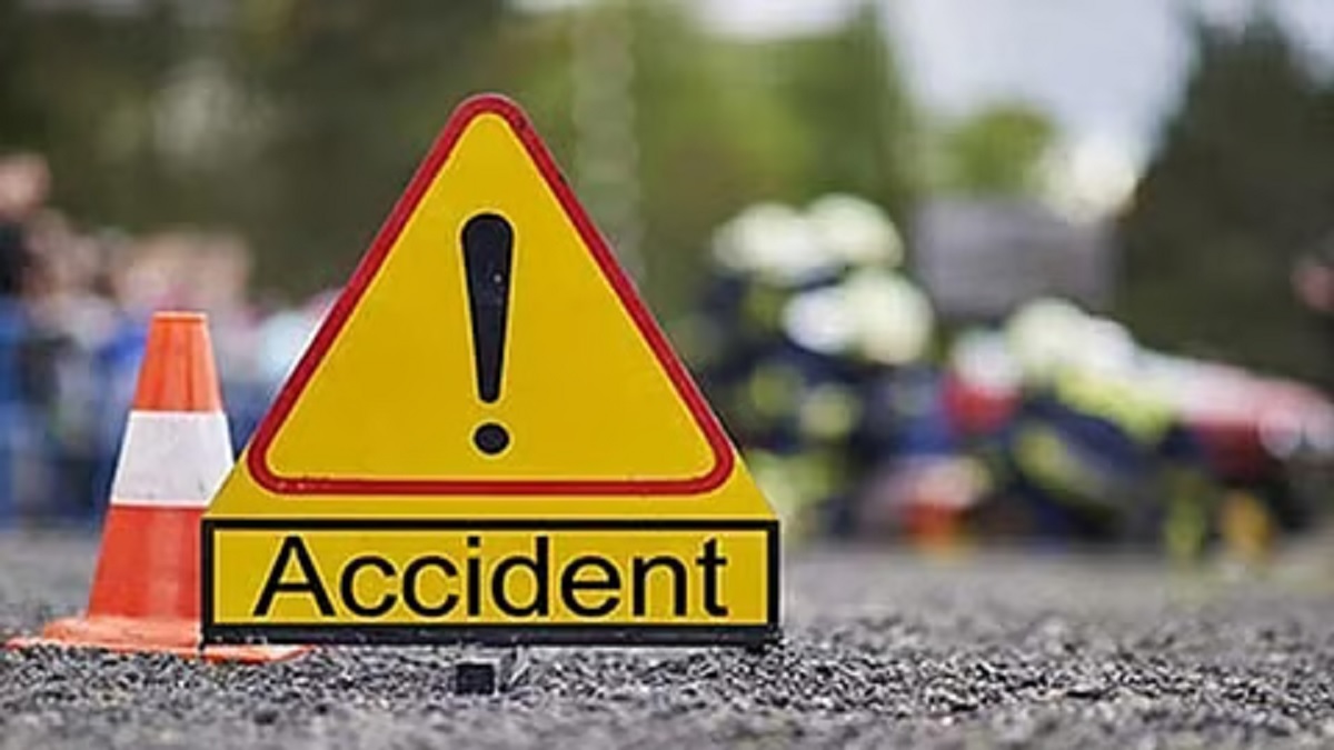 ट्रक और कार की जबरदस्त टक्कर, 6 लोगों ने मौके पर तोड़ा दम