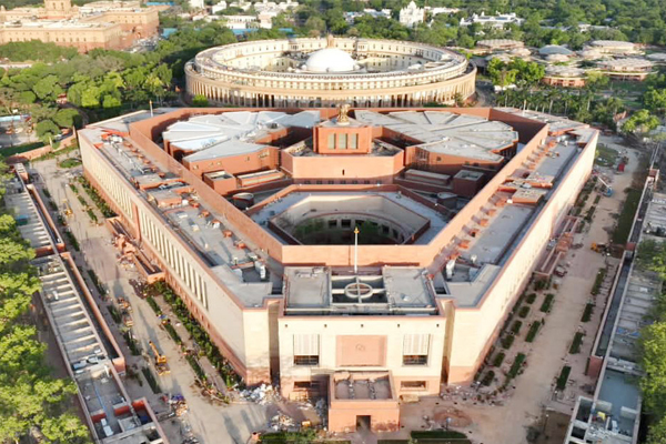 Parliament Session: भूमि अधिग्रहण और इंश्योरेंस कानून समेत 13 बिल संसद के शीतकालीन सत्र में होंगे पेश, हंगामे के आसार