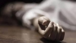 रेप कर सड़क पर फेंका महिला का शव!, नोंच रहे थे कुत्ते, इलाके में फैली सनसनी