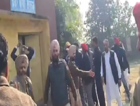 नामांकन के दौरान भारी हंगामा, कांग्रेस और आप आमने-सामने
