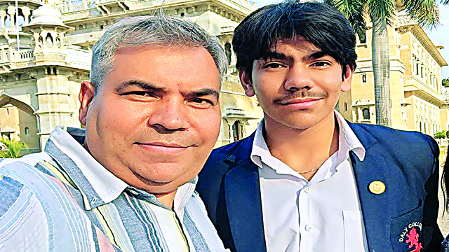 इंडिगो फ्लाइट का असर; पिता ने बेटे की प्री-बोर्ड परीक्षा के लिए इंदौर तक चलाई कार