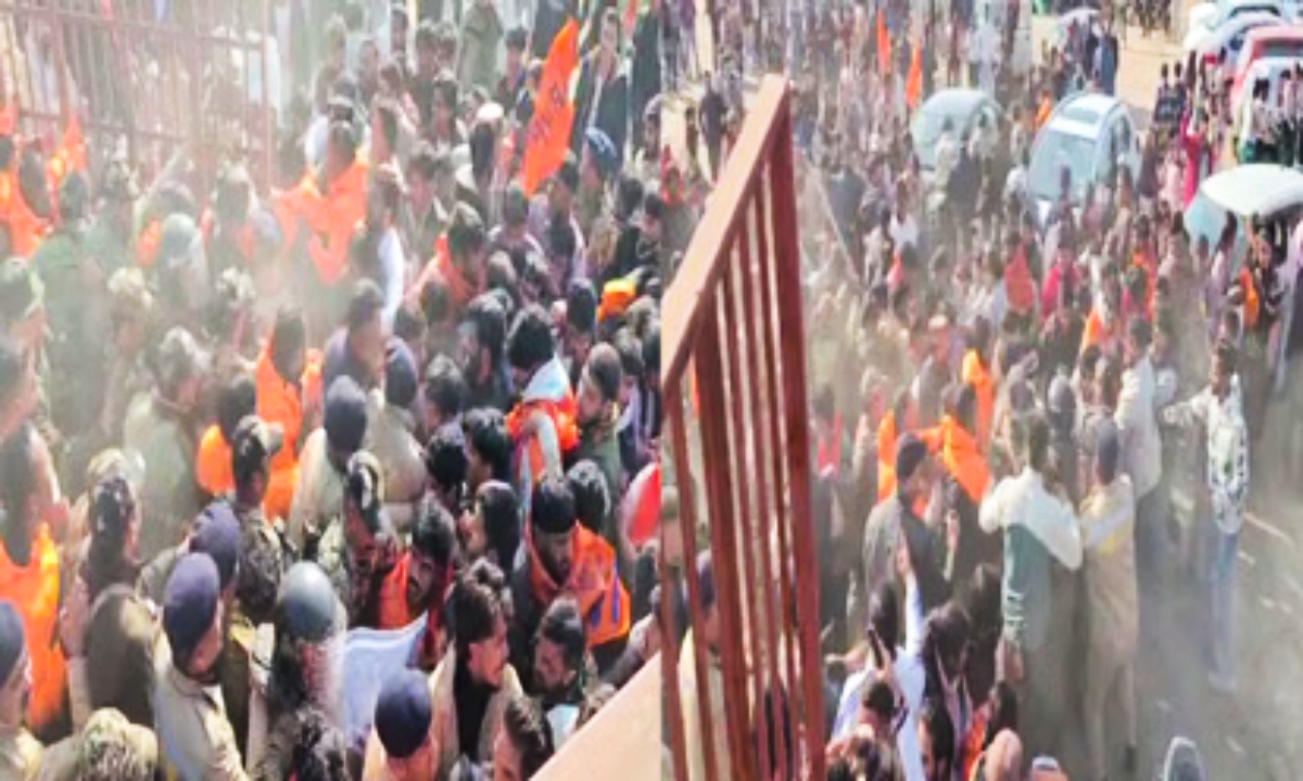 हिमाचल प्रदेश: धर्मशाला में ABVP का उग्र प्रदर्शन, धक्का-मुक्की के बाद पुलिस ने किया लाठीचार्ज