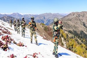 नए साल को लेकर बॉर्डर पर High Alert, कड़ाके की ठंड में BSF का सीमा पर कड़ा पहरा