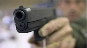 महिला को बंदूक की नोक पर बंधक बनाकर उतारे कपड़े; पुलिस ने सीनियर फार्मा अधिकारियों के खिलाफ केस दर्ज किया