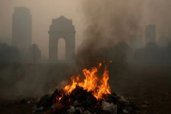 Delhi प्रदूषण को लेकर सरकार सख्त, खुले में कूड़ा जलाने पर लगेगा 5,000 रुपये तक का जुर्माना