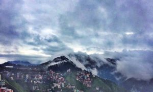 Himachal Weather: हिमाचल प्रदेश में बदलते मौसम का अलर्ट, इस दिन बारिश-बर्फबारी के आसार