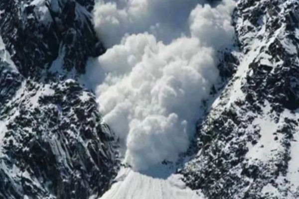 जम्मू-कश्मीर के इन जिलों में एवलांच का खतरा, प्रशासन ने जारी किया अलर्ट