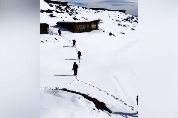 Jammu Kashmir: नए साल से पहले पुलिस और सेना अलर्ट, भलैसा में सर्च ऑपरेशन किया शुरू