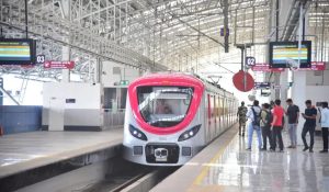 मुंबई में मेट्रो सेवा प्रभावित, इस वजह से लाइन 2A और 7 पर रूकी ट्रेन
