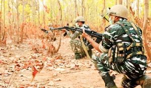 Bijapur Naxal Encounter: बीजापुर–दंतेवाड़ा सीमा पर मुठभेड़; 12 माओवादी ढेर, 3 जवान शहीद