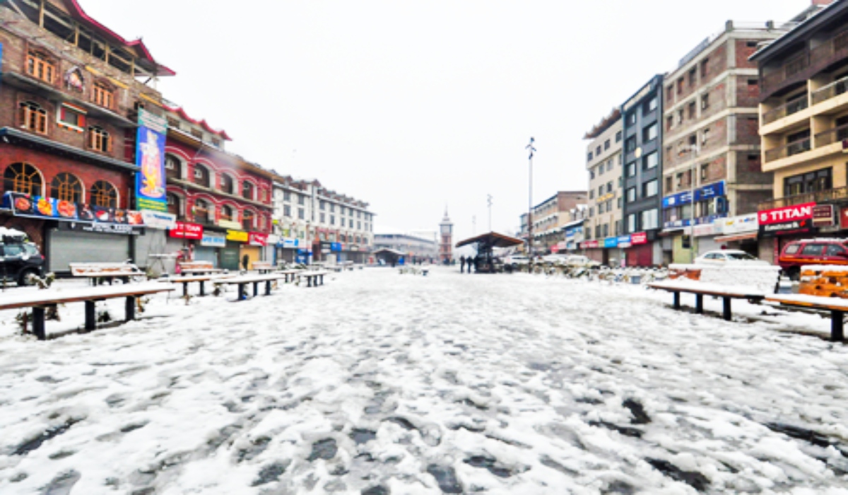 Jammu Kashmir Weather: कश्मीर घाटी में पारा शून्य से नीचे, लद्दाख में कड़ाके की ठंड जारी