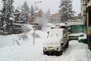 Jammu Kashmir Weather: कश्मीर में आज से बारिश और बर्फबारी की संभावना, प्रशासन ने पर्यटकों से की ये अपील