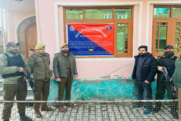 श्रीनगर पुलिस की नशा तस्करों पर कार्रवाई, कुख्यात पेडलर की 3 करोड़ रुपये की संपत्ति अटैच