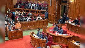UP विधानसभा में कोडीन कफ सिरप को लेकर सपा का हंगामा, सरकार ने कहा-एक भी बच्चे की मौत नहीं हुई 