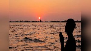 Ravivar Vrat: रविवार का व्रत क्यों माना जाता है खास? जानिए लाभ और विधि