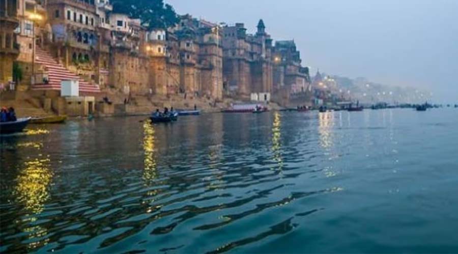 Ganga Jal Ke Niyam: घर में किस जगह और किस पात्र में रखना चाहिए गंगाजल, जानें धार्मिक नियम और महत्व