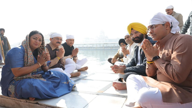 दिल्ली CM रेखा गुप्ता और समूची कैबिनेट श्री दरबार साहिब में हुई नत्मस्तक