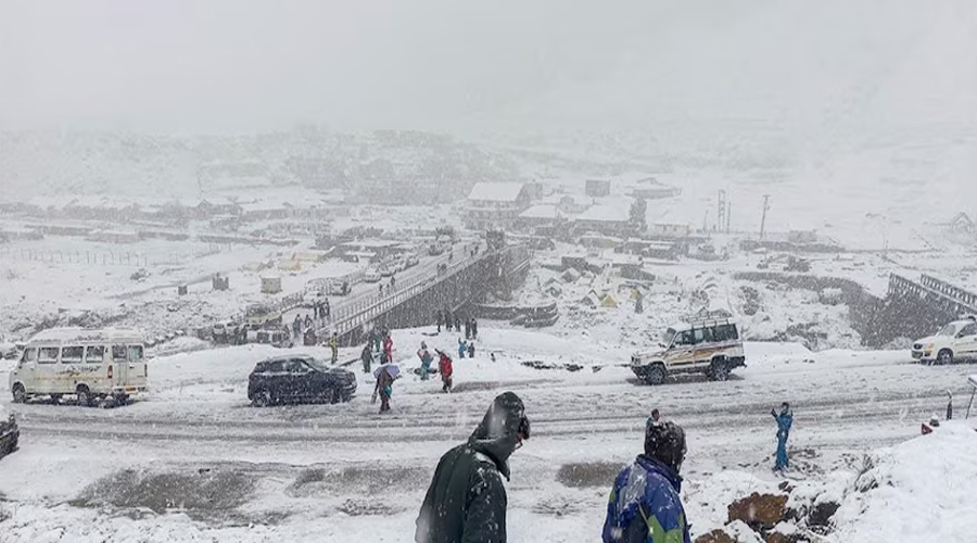 Jammu-Kashmir Weather: कश्मीर में ठंड का कहर शुरू, इन इलाकों में बारिश का अलर्ट, जानें मौसम का हाल
