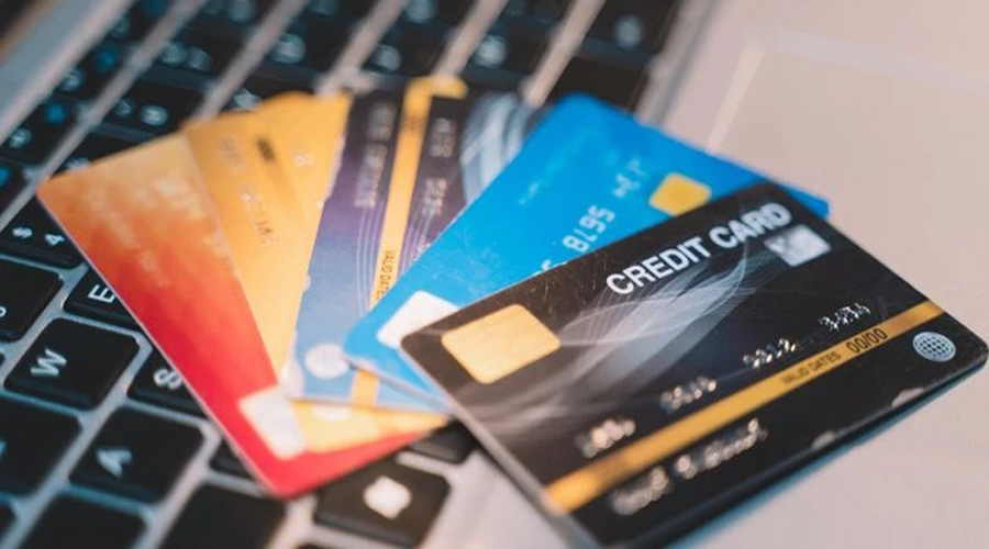 Credit Card का कर्ज परेशान कर रहा है? अपनाएं ये 7 स्मार्ट ट्रिक्स, बढ़ेगा क्रेडिट स्कोर