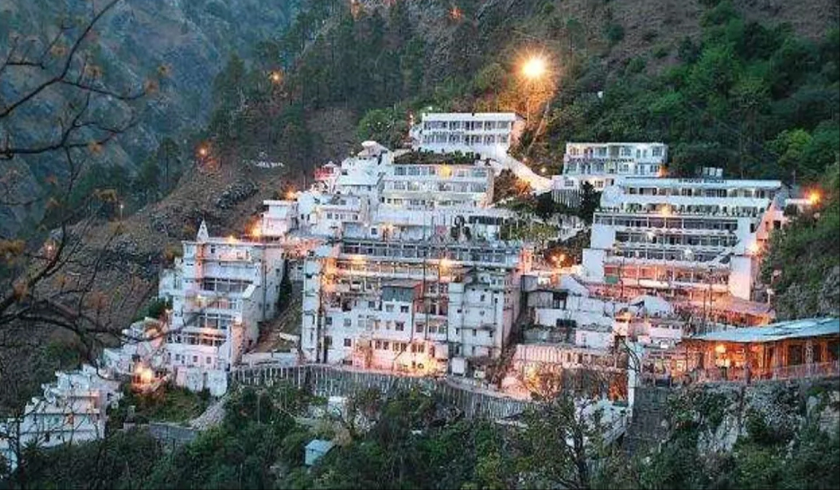 Jammu-Kashmir: माता वैष्णो देवी यात्रा करने वालों को बड़ी राहत, कटड़ा में रात रुकने का झंझट खत्म