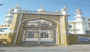 लाउडस्पीकर विवाद पर हाईकोर्ट का सख्त रुख, धार्मिक अनिवार्यता पर सवाल