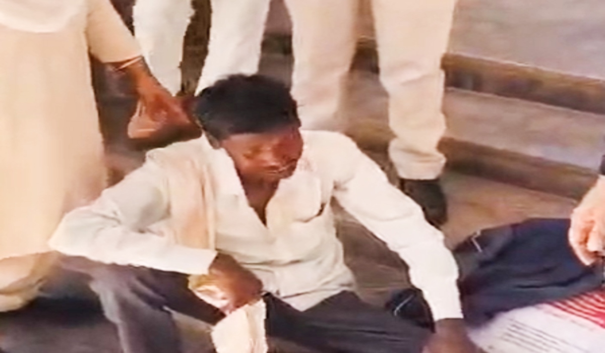 MP News: किसान ने ‘जनसुनवाई’ में उठाया खौफनाक कदम, कलेक्ट्रेट परिसर में मचा हड़कंप