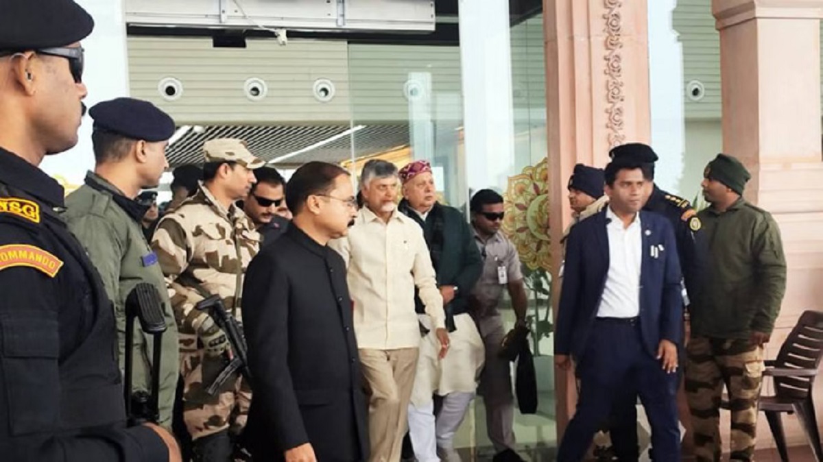 अयोध्या पहुंचे CM चंद्रबाबू नायडू, किए रामलला के दर्शन